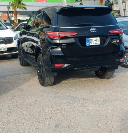 
								Toyota Fortuner 2017 full									